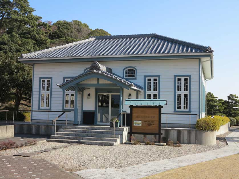 Memorial Building of Culture by the Sea, Gamagori, Aichi.