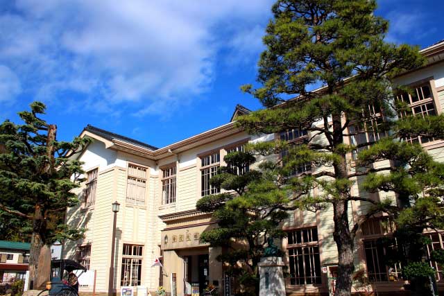 Gujo Hachiman Tourist Office.