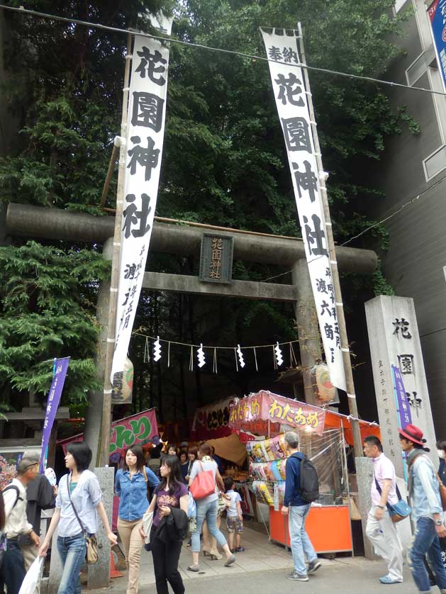Hanazono Shrine gate.