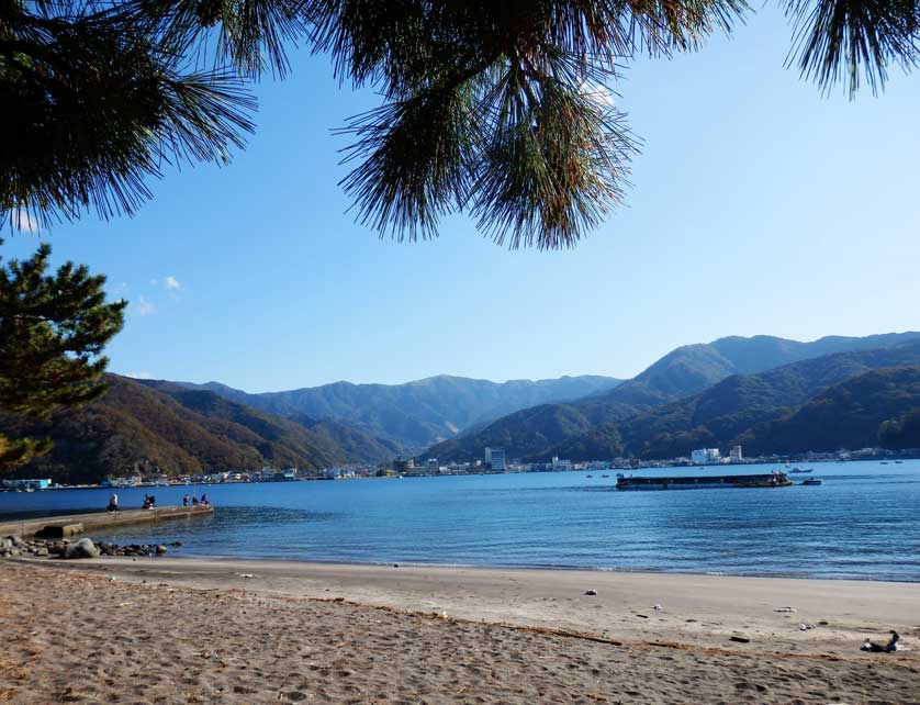 Sand beach on Mihama Peninsula with view towards Heda.