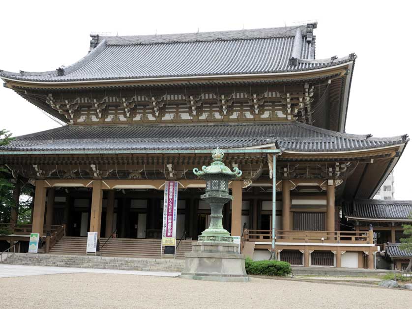 Higashi Betsuin Temple, Naka-ku, Nagoya, Japan.