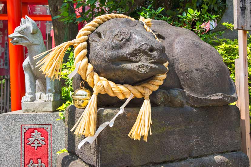 Streetside Shinto shrine, Kojimachi, Chiyoda ward, Tokyo.