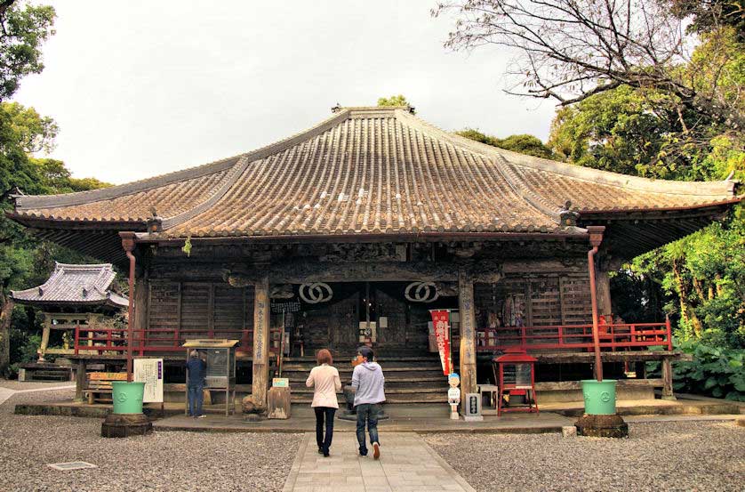 Main hall of Hotsumisakiji Temple in Kochi.
