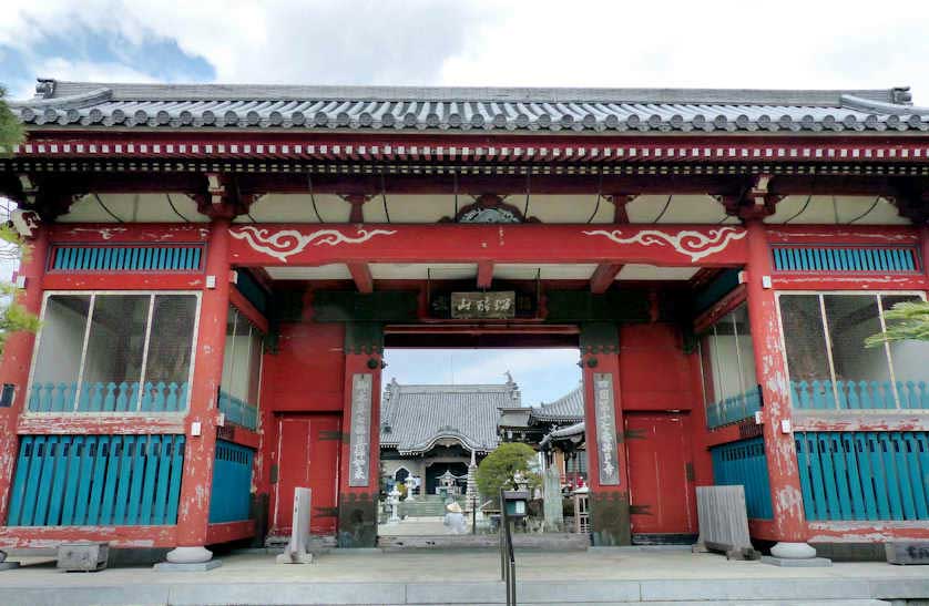 Main gate to Idoji Temple in Tokushima.