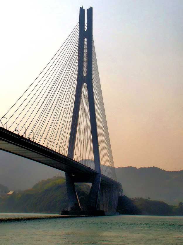 The Tatara Bridge connecting Ikuchijima with Omishima.