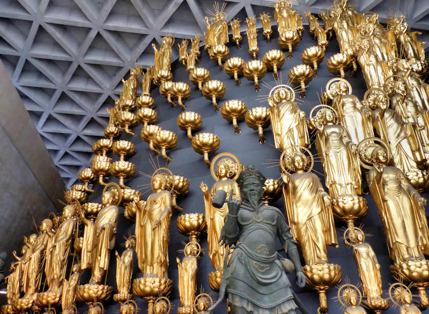 The dome covered with golden statues at the Sanzenbutsudo of Isshinji Temple.
