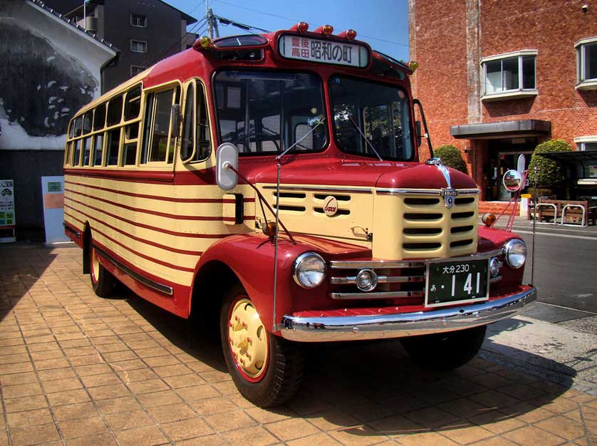 Old bus in Showa Machi, Bungotakeda.