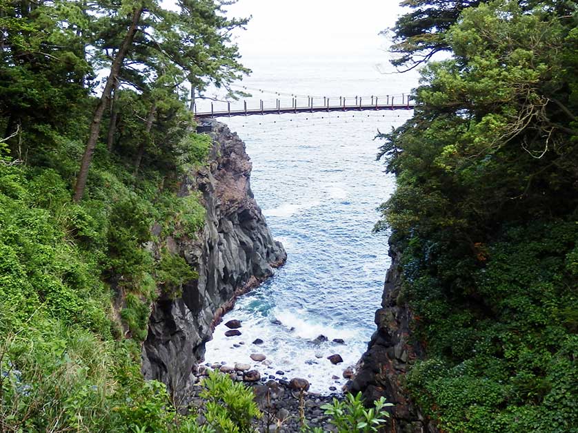 Kadowaki Suspension Bridge, Jogasaki Coast.