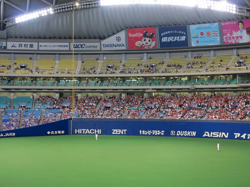 Japanese baseball, Nagoya Dome.