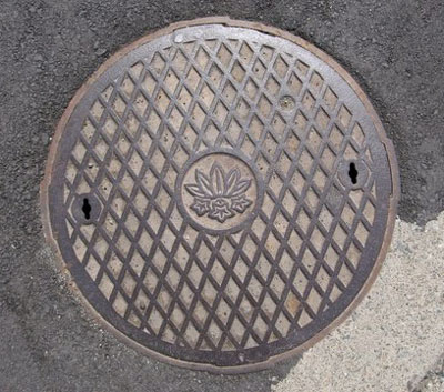 Manhole cover, Kamakura, Kanagawa Prefecture.