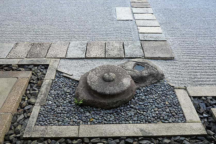 Garden at Kanchi-in Temple, a sub-temple of Toji, Kyoto.