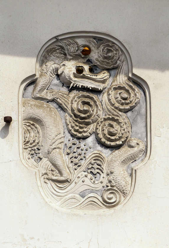 Kote-e plaster relief on the storehouse at Gozenshuu sake brewery in Katsuyama, Okayama.