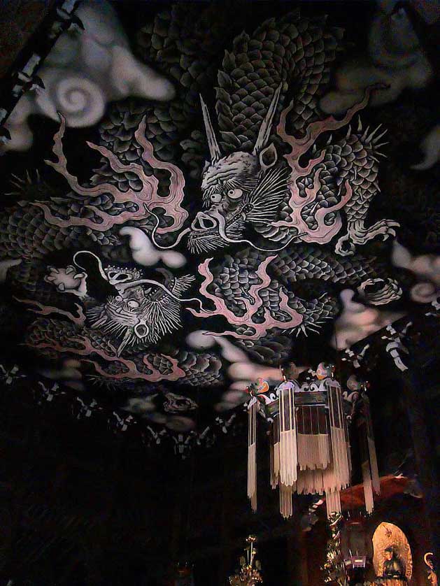 Ceiling painting of the Twin Dragons.