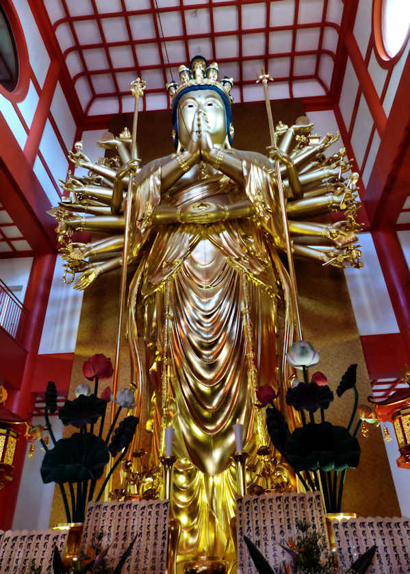 11 meter tall gilded statue of the Thousand-armed Kannon at Kimiidera Temple.