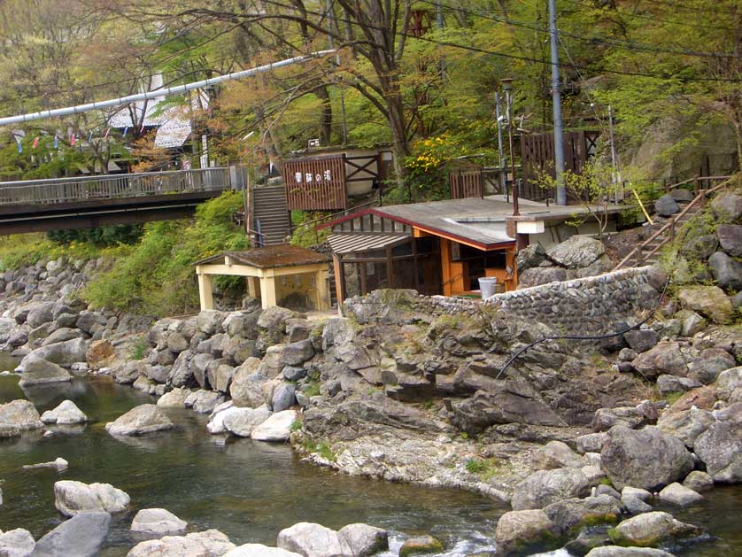 8 Hot spring baths by the river in Kawaji Onsen.