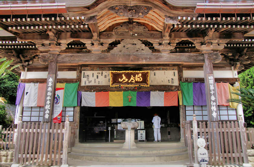 Main Hall (Hondo) of Kirihata-ji Temple.