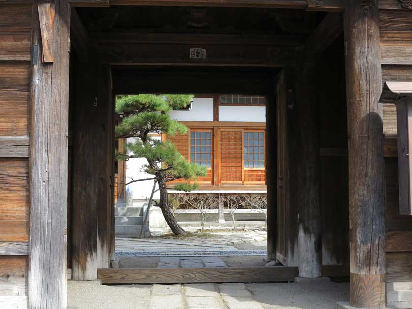 Daitsuji Temple entrance gate, Kiso-Fukushima, Nagano Prefecture.
