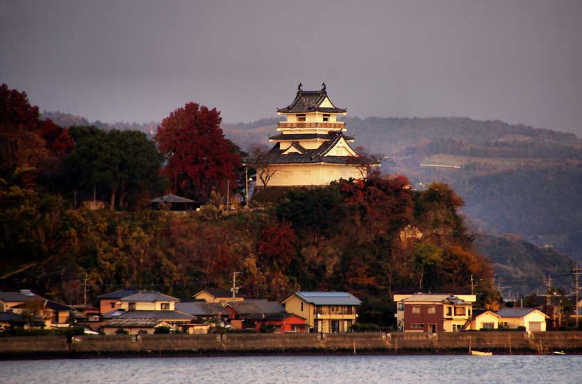 Kitsuki Castle looks down on Kitsuki town.