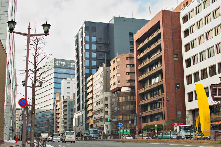 Looking west down Shinjuku-dori Avenue, Kojimachi, from Hanzomon Gate.