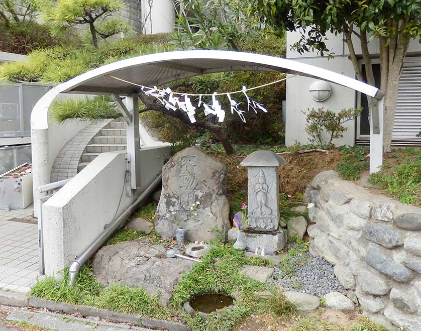 Stone Bridge Prayer Monument near Fudobashi Bridge, Kokubunji.