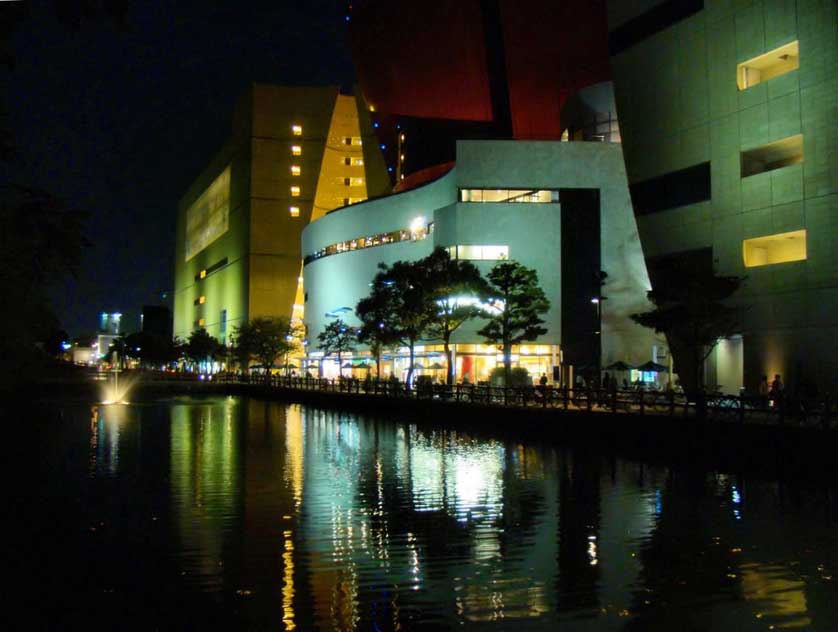 Kokura riverwalk, Kitakyushu, Kyushu.