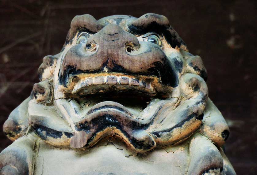 Large wooden komainu in the gateway of Fukuyama Hachimangu.