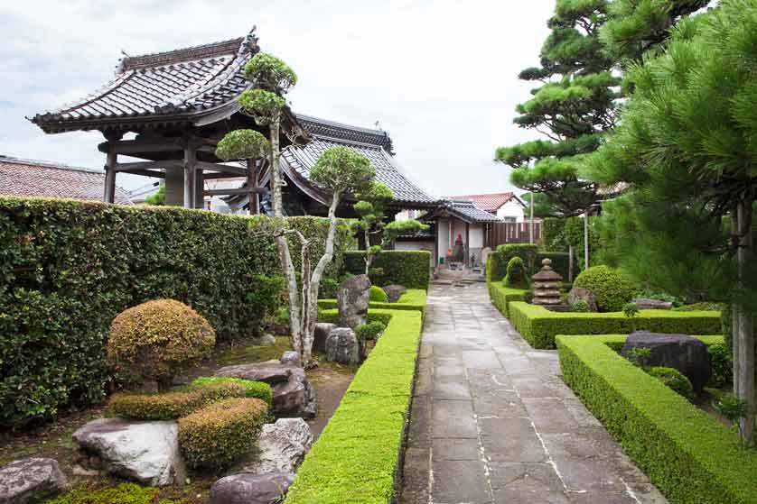 Front garden of Kotokuji Temple, Tottori City.