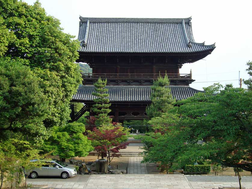 Kurodani Temple, Kyoto, Japan.