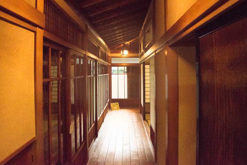 La décoration japonaise et l'intérieur japonais en 50 photos!  Japanese  style house, Japanese interior design, Japanese house