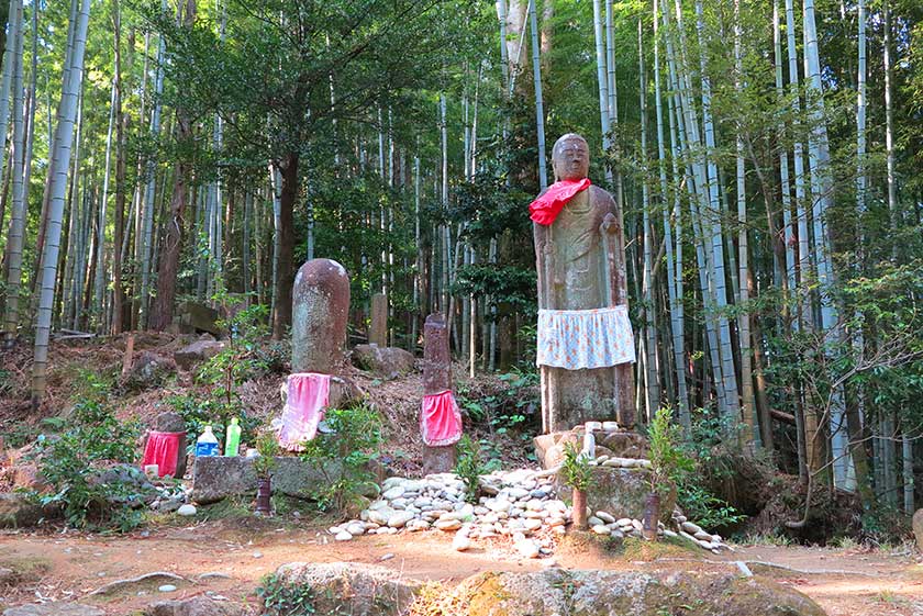 Matsumoto Jizo at the summit of Matsumoto-toge Pass.
