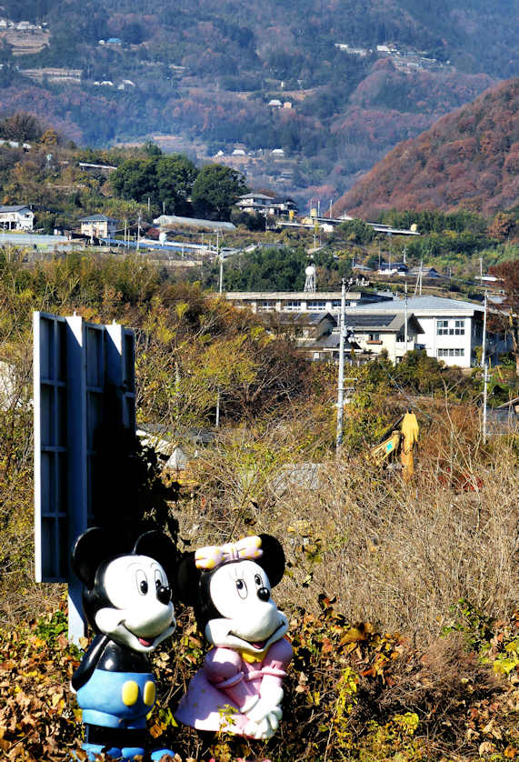 Away from the Yoshino River valley, most of Mima is small villages clinging to steep mountainsides.
