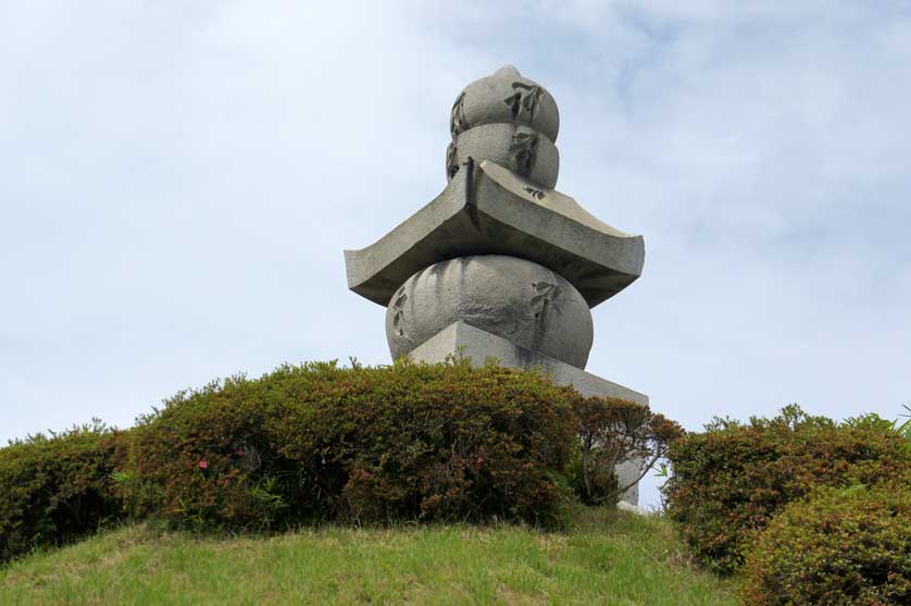 Mimizuka Stone Lantern, Kyoto, Japan.