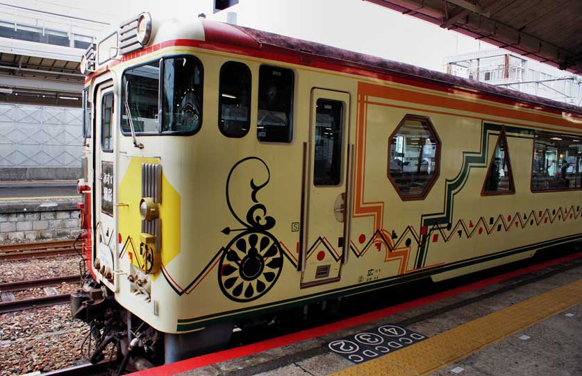 Misuzu Shiosai Train, Japan.