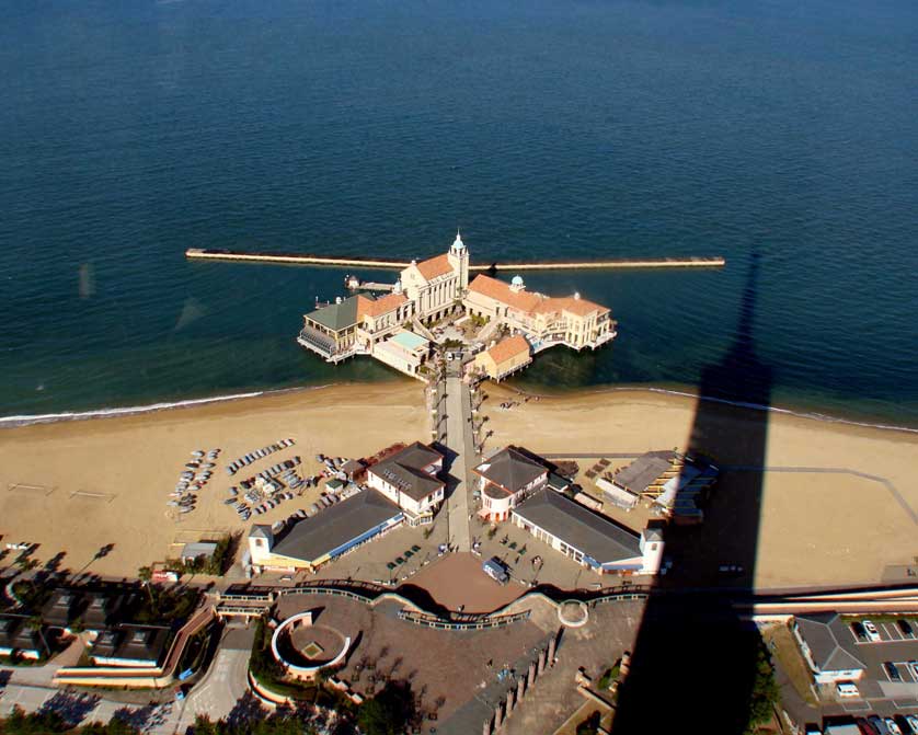 Momochi Beach, Fukuoka, Fukuoka Prefecture, Japan.