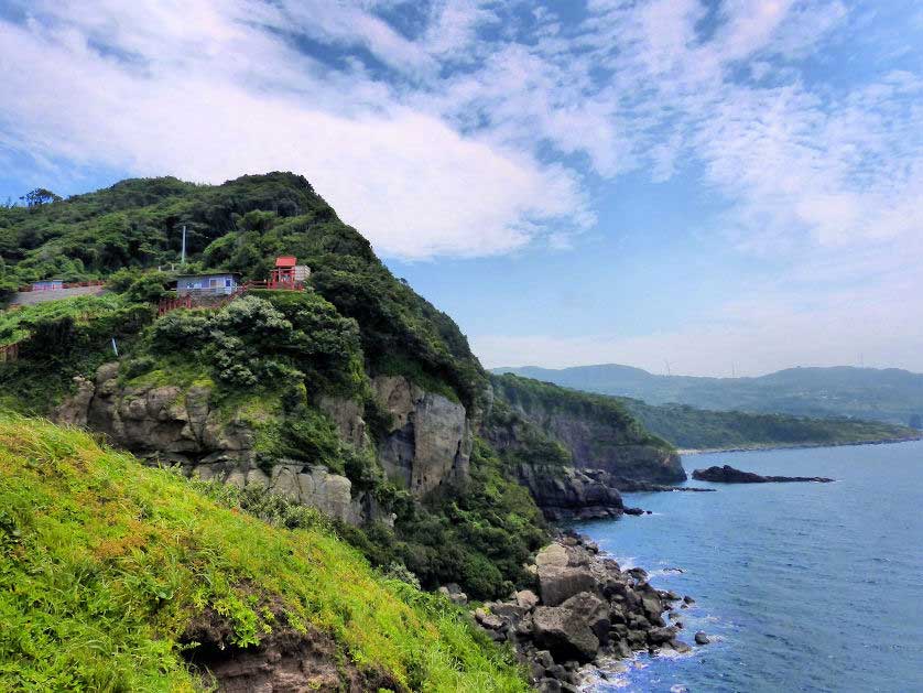 Clinging to the cliff top, dramatic coastal views can be enjoyed.