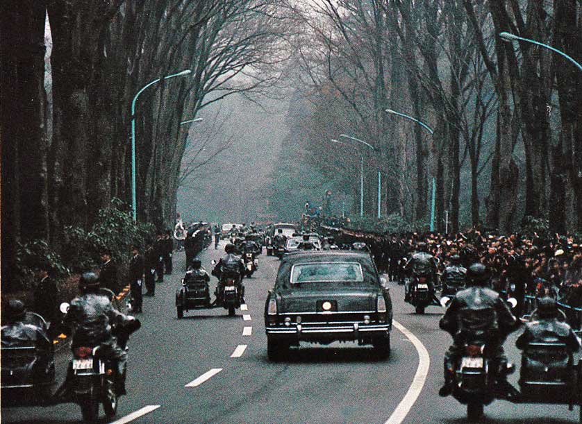 Keyaki Namiki Dori with the funeral procession for Emperor Showa.