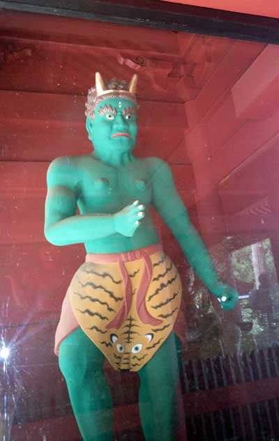 Green demon at the gate of the main shrine building.