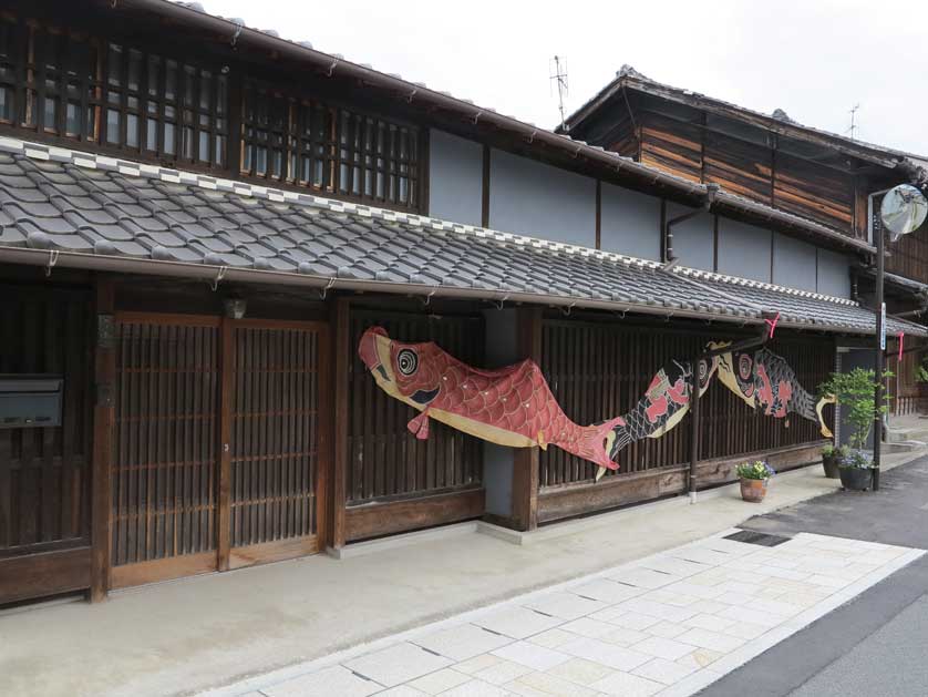 Koinobori carp streamers on an old house in Nakatsugawa, Gifu Prefecture.