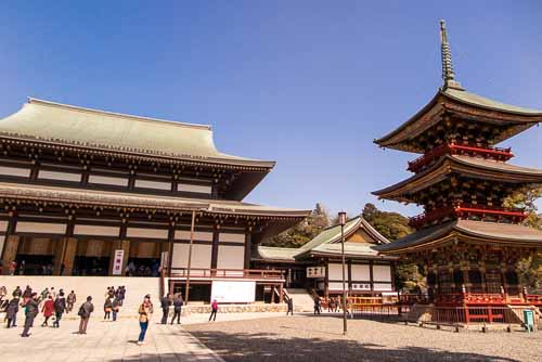 Daihondo Main Hall and Three Tiered Pagoda, Naritasan Temple, Narita, Japan.