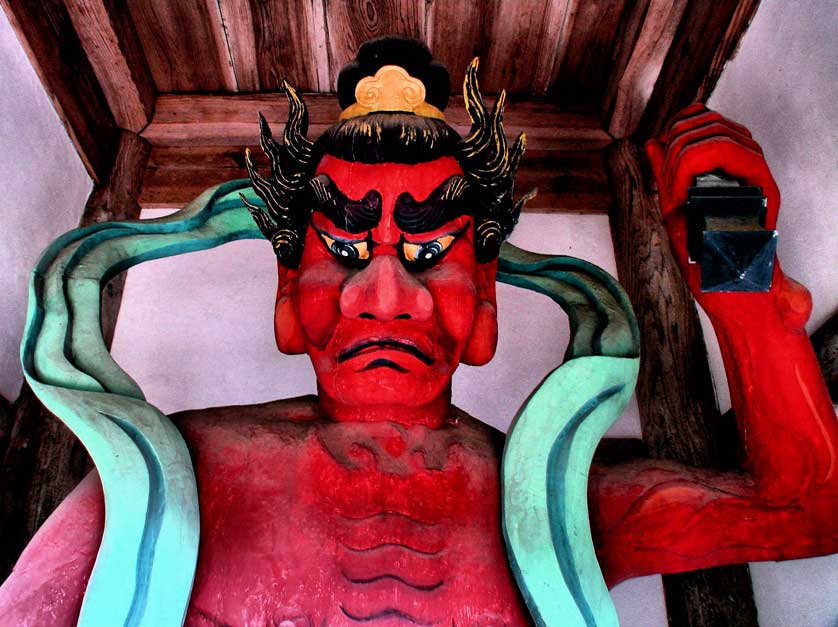 An ungyo nio at Takano-ji Temple, a mountaintop temple in Shimane.