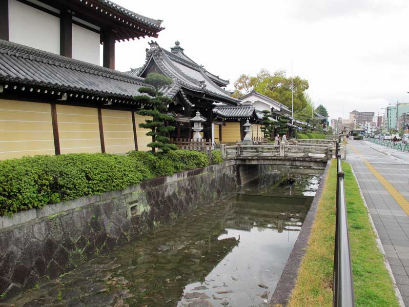 Nishi-Honganji Temple, Horikawa, Kyoto.