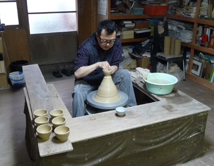 Producing Hagi ware, Hagi.