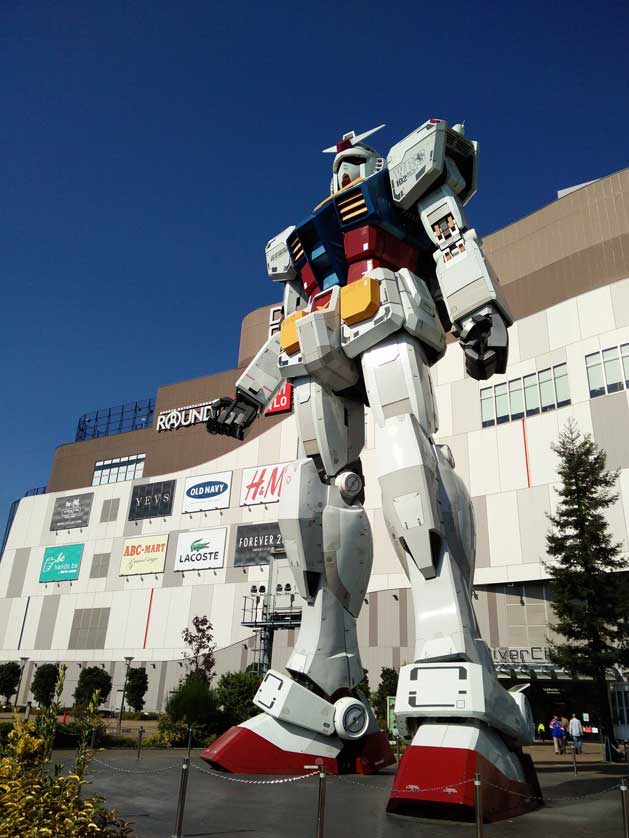 Gundam Statue, Odaiba, Tokyo.