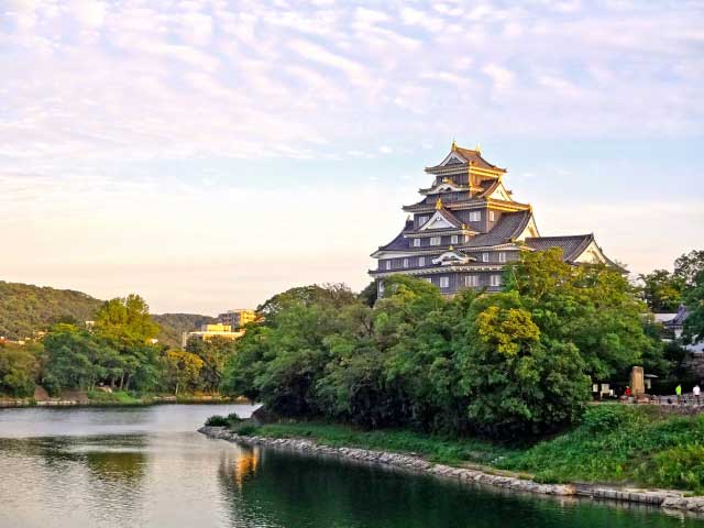 Lâu đài Okayama. -Lâu đài điển hình thời kỳ Azuchi-Momoyama