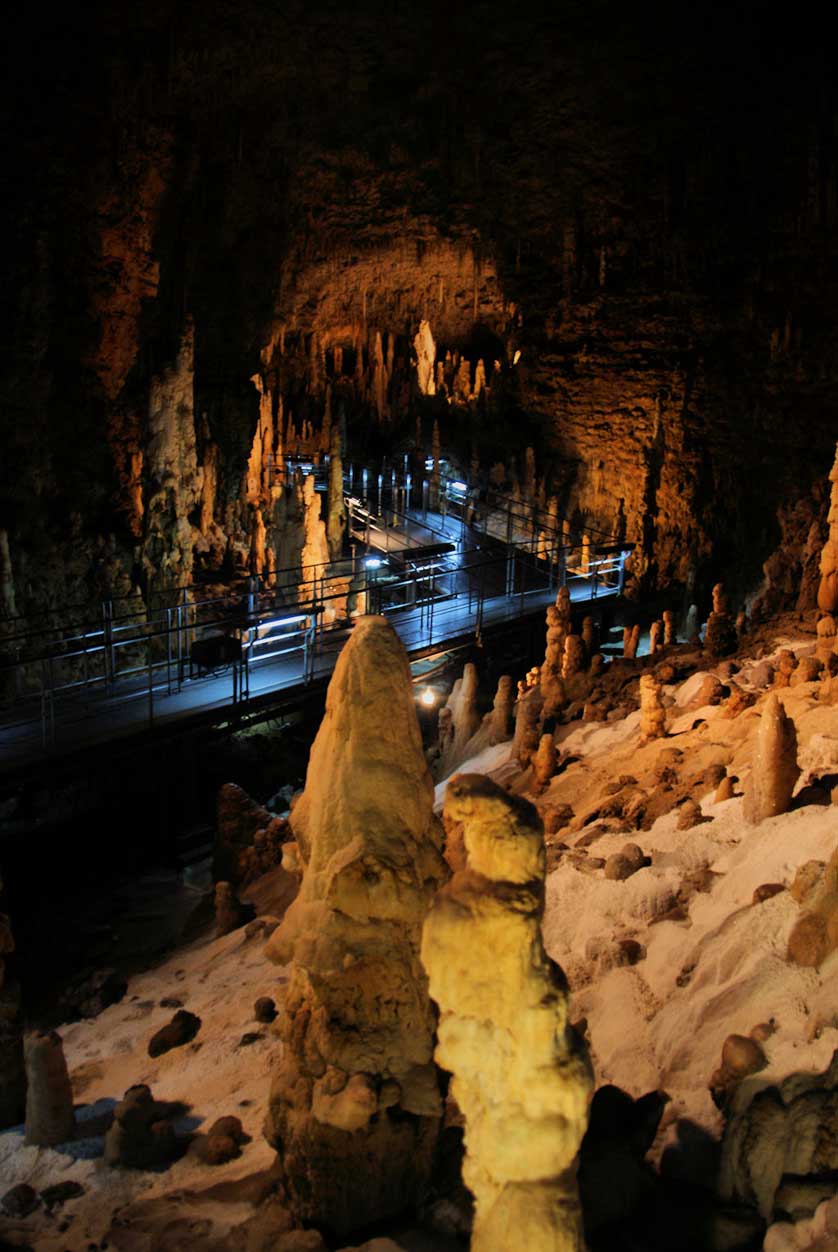 Gyokusendo Cave, Okinawa World, Okinawa, Japan.