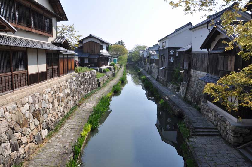 Omi Hachiman's Haku-un-kan.