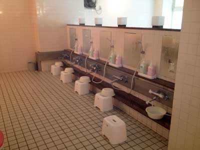 japanese public bathroom.5