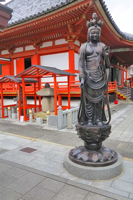 Statue of Kannon at Rokuharamitsu-ji Temple, Kyoto.