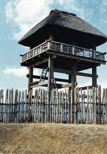 Yayoi Period reconstruction at Yoshinogari, Saga.