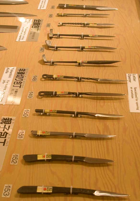 https://www.japan-experience.com/sites/default/files/images/content_images/sakai-knife-2.jpg